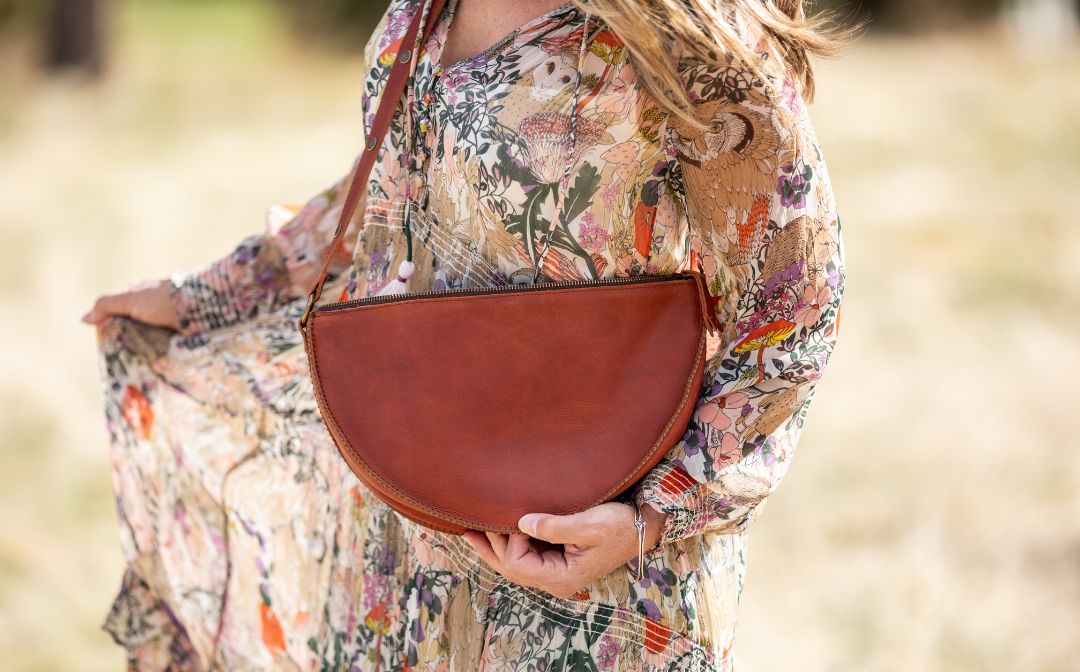 女王蜂 qb Luxury Big Shoulder Bag Queen Bee: Your Go-To Large Leather Bag | Lyons Leather Co.