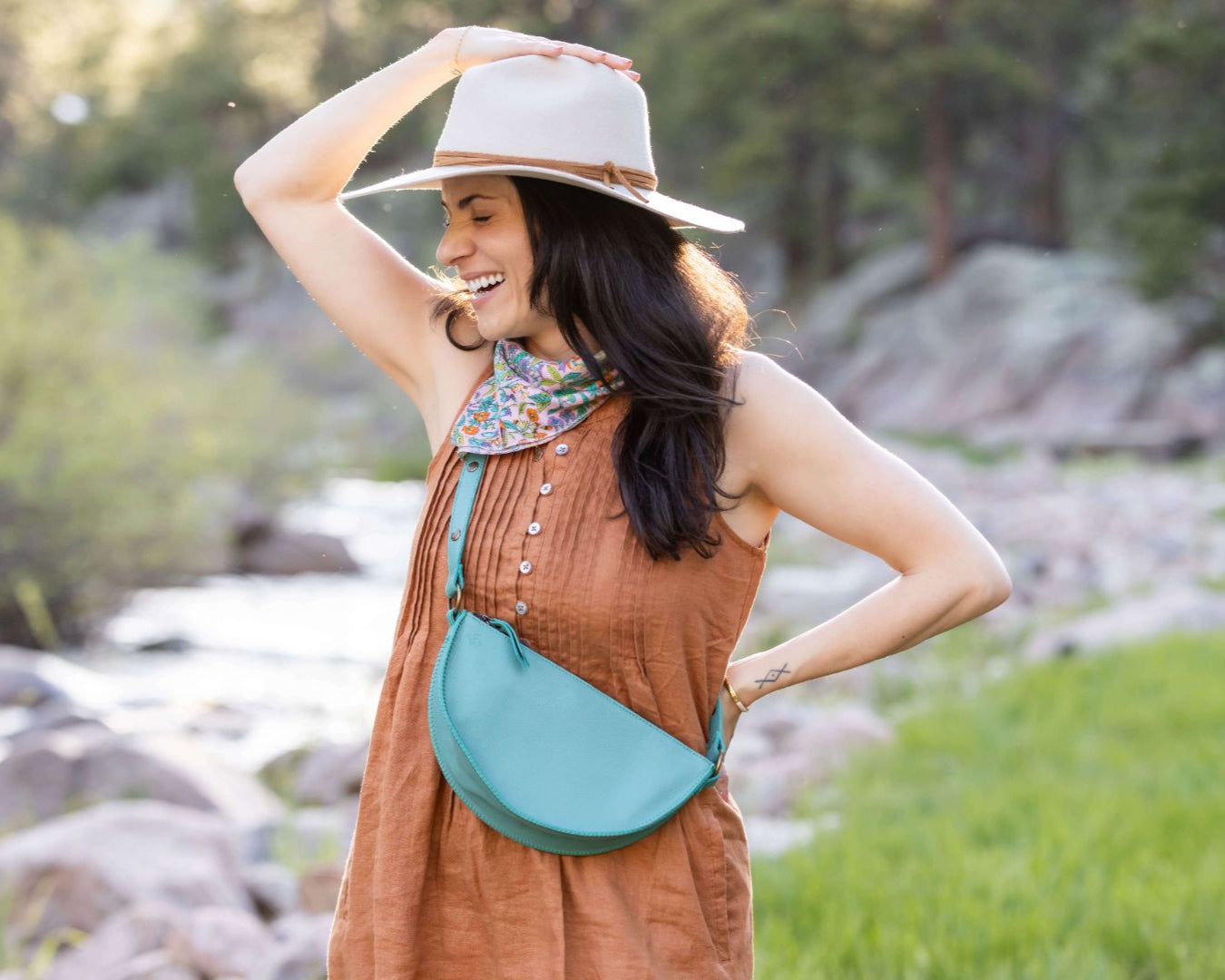 Medium turquoise leather bag