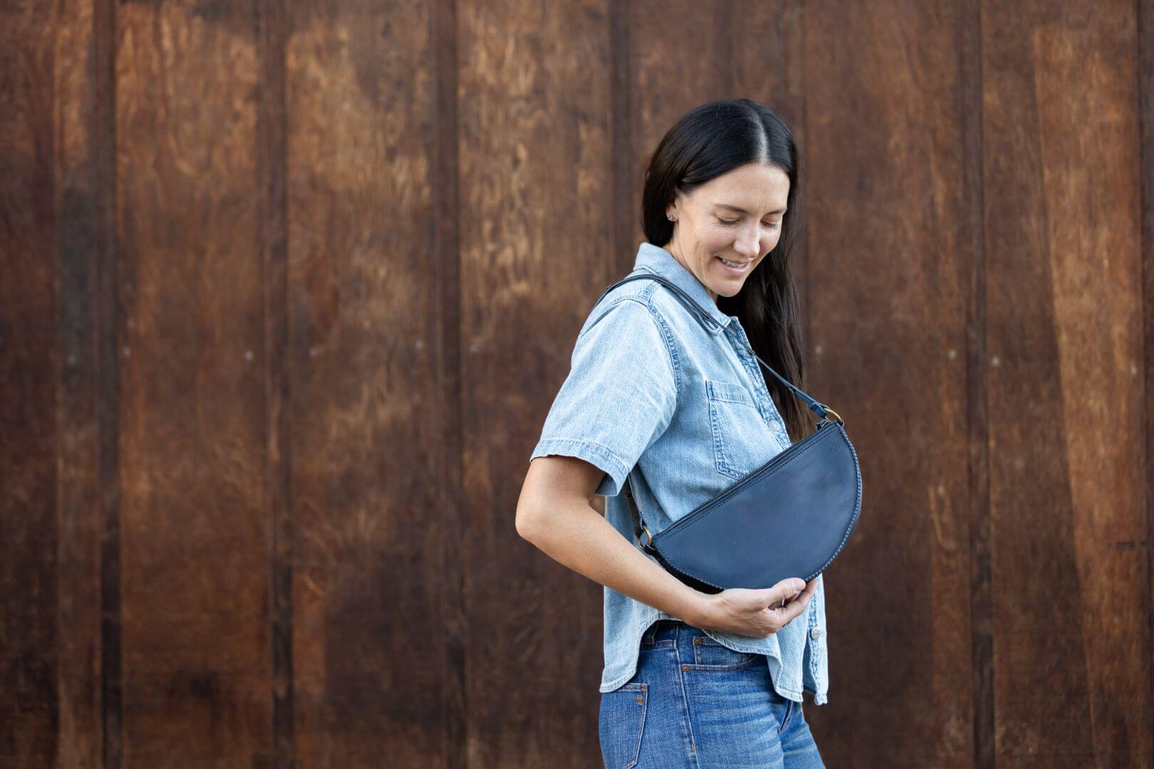 Medium navy blue leather bag
