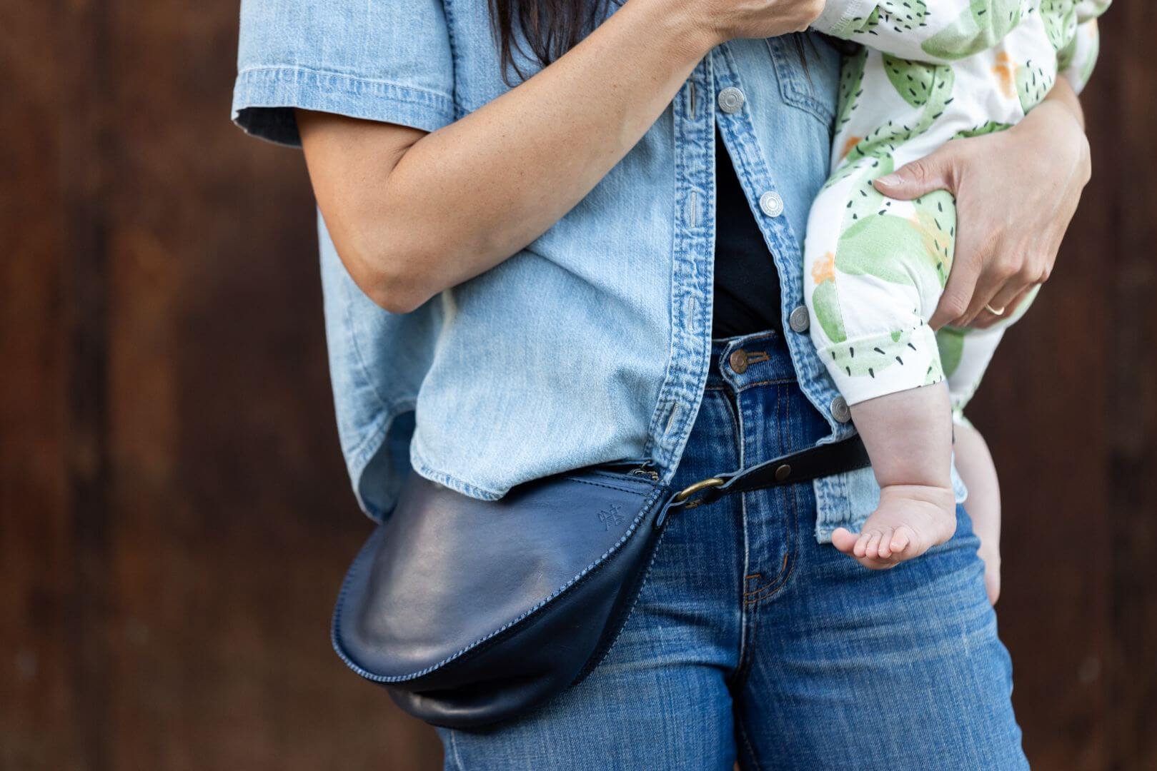 Medium navy blue leather bag