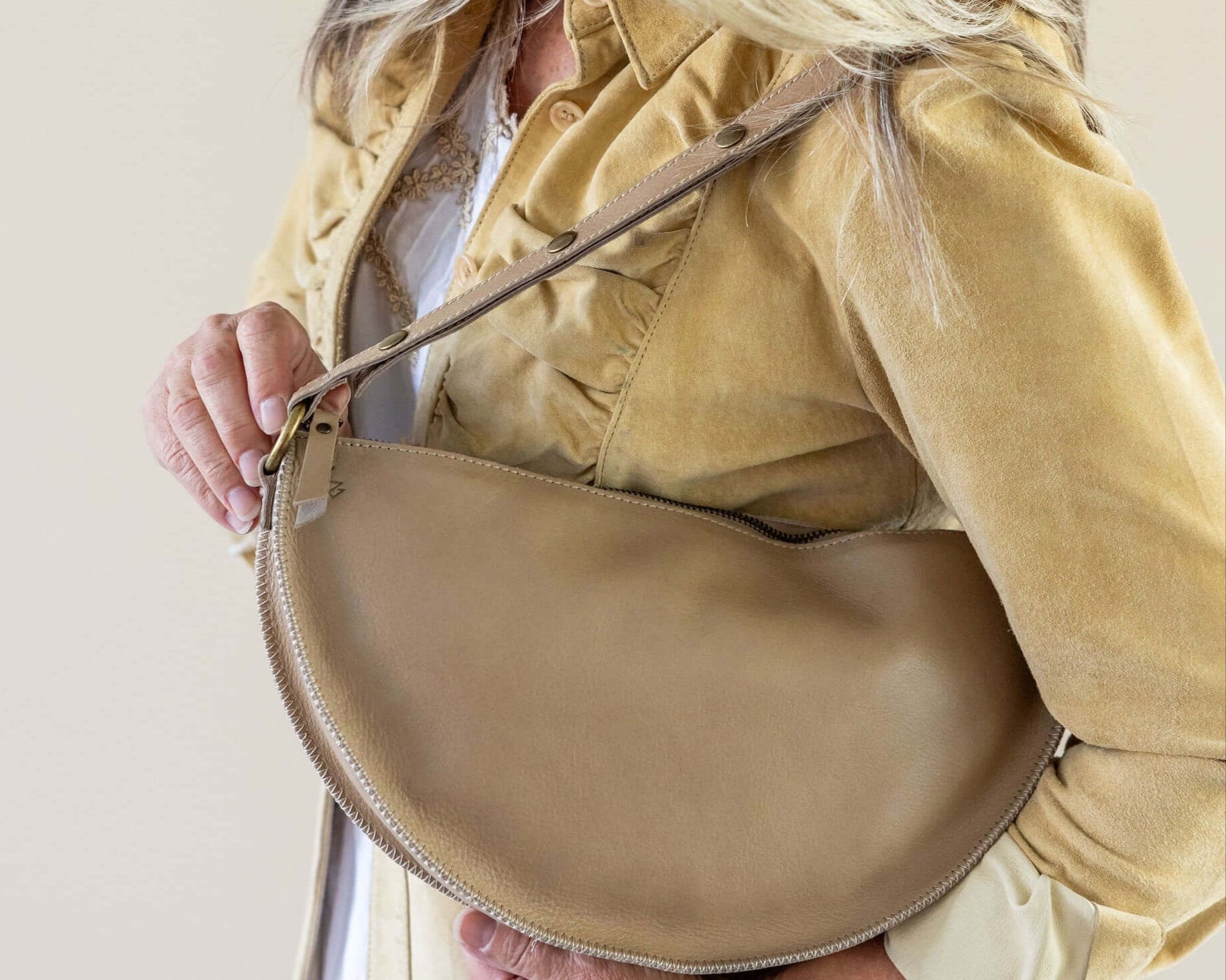 Large tan leather bag, Shoulder bag