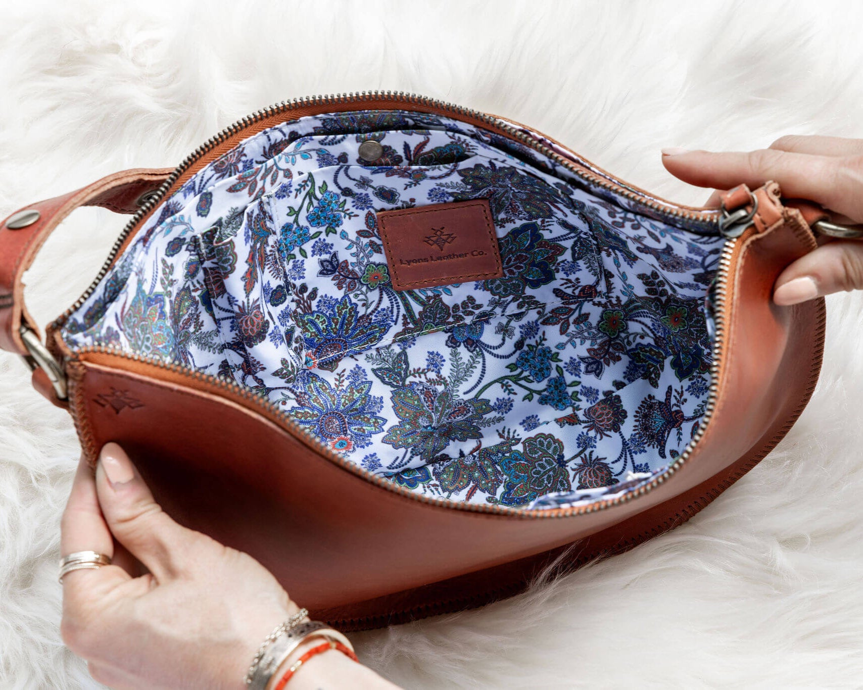 Medium cognac leather bag