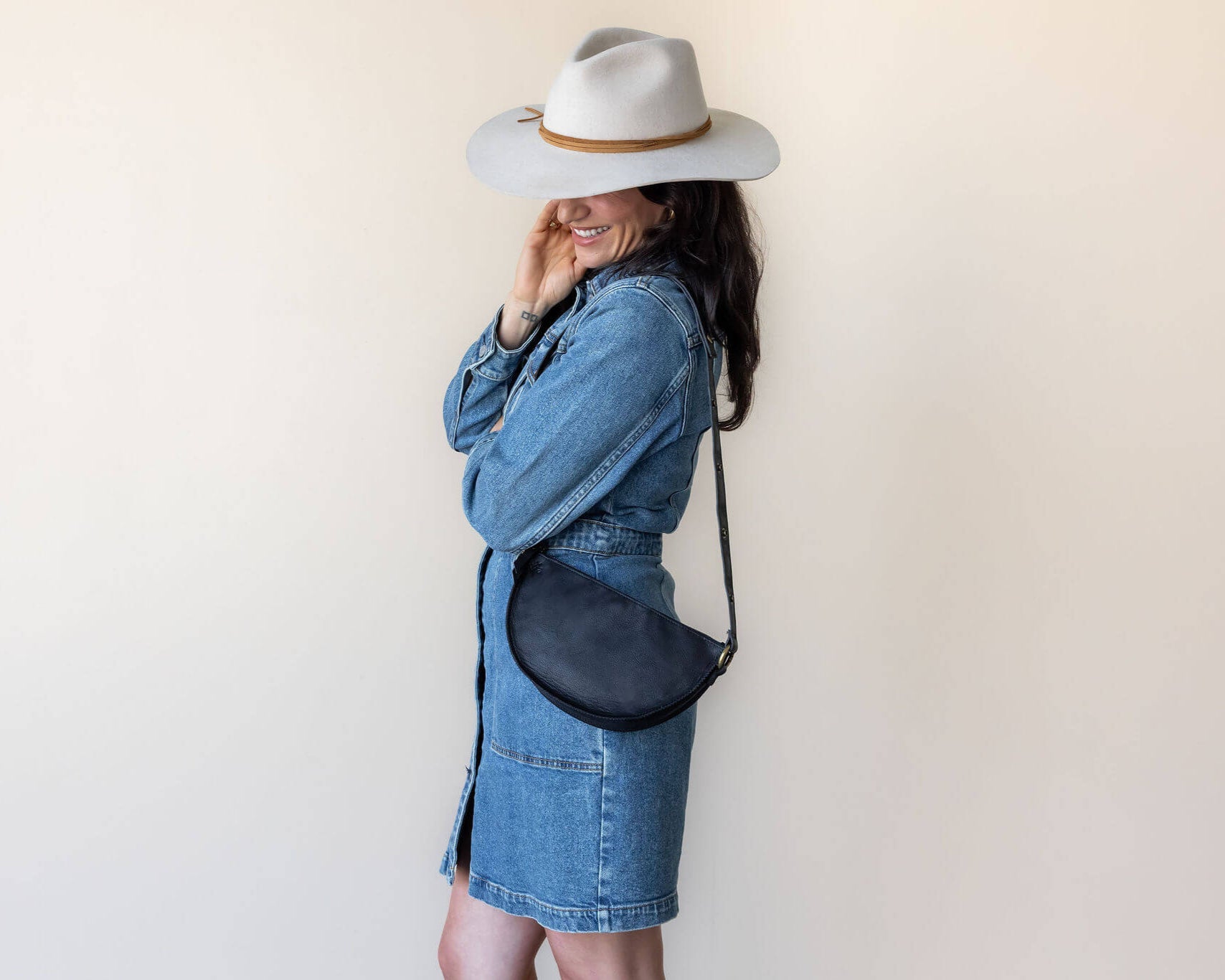 Small black leather pouch, shoulder bag