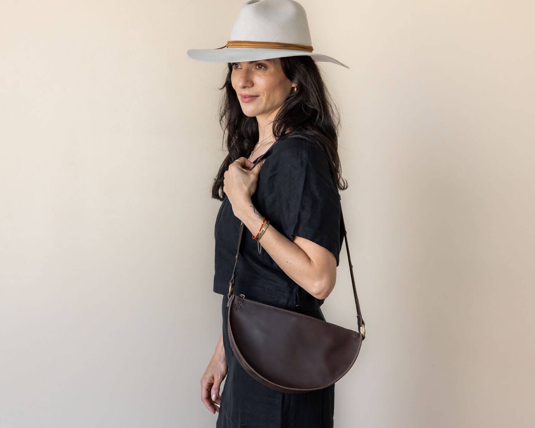 Medium dark brown leather bag, shoulder bag