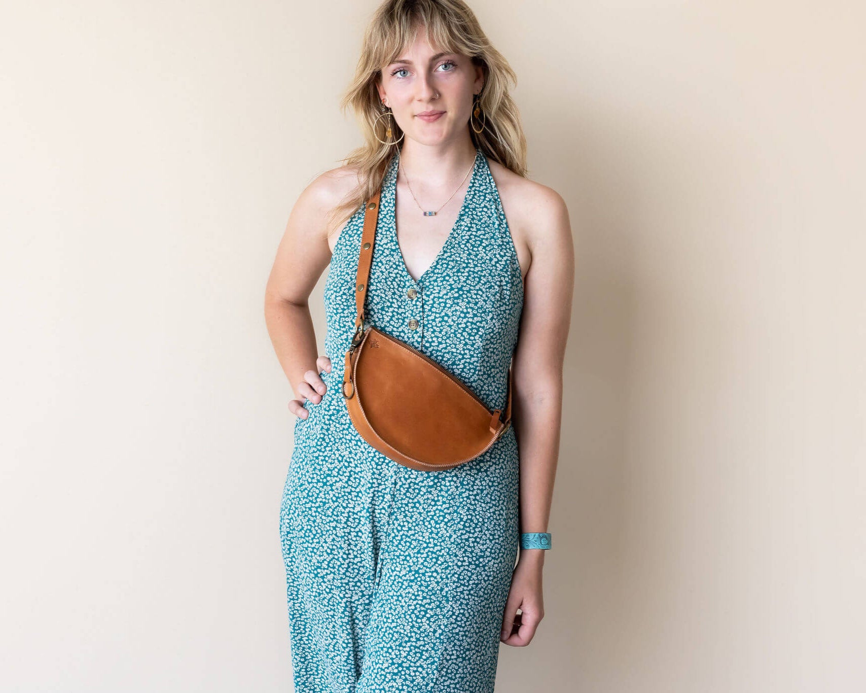 Small honey leather pouch, crossbody bag