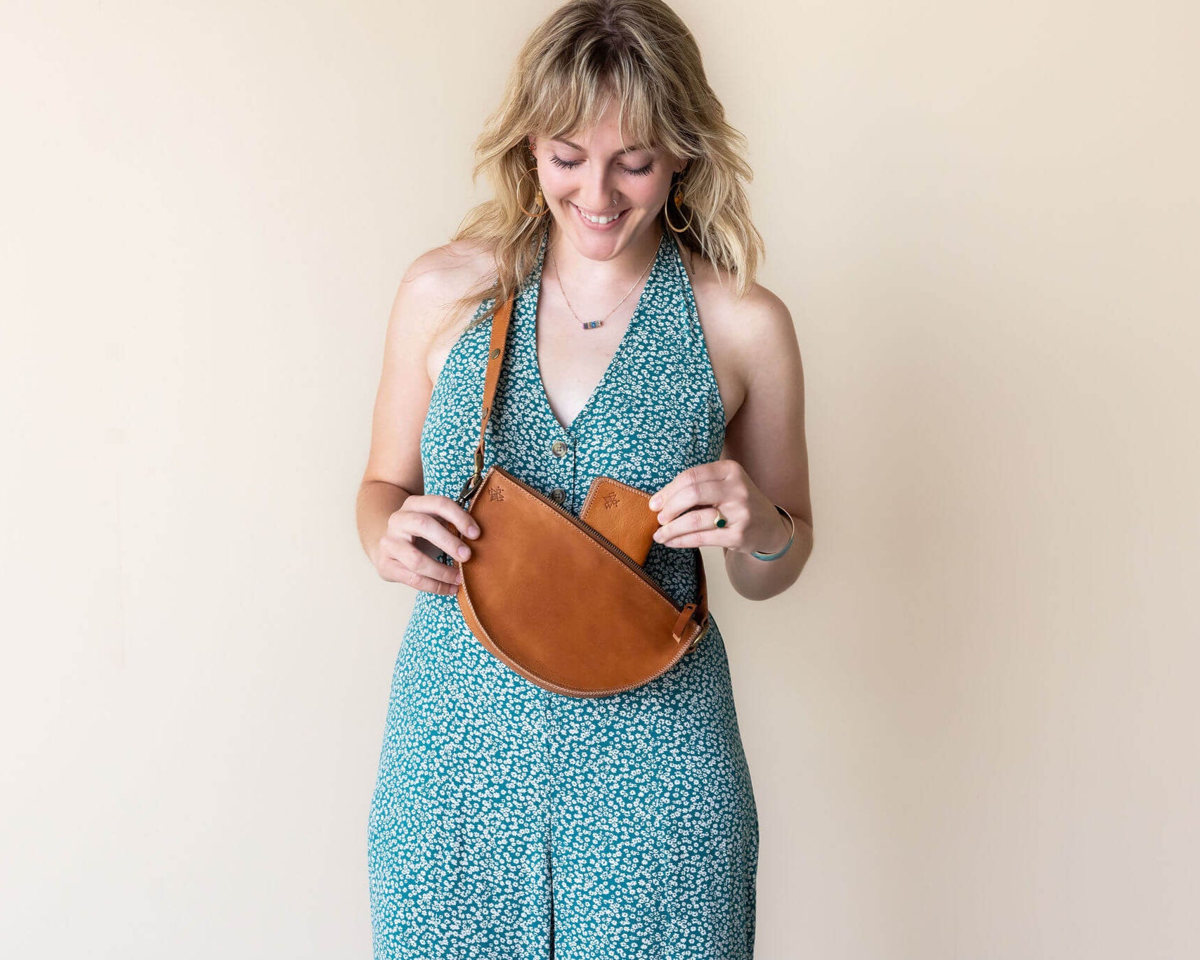 Small honey leather pouch, crossbody bag