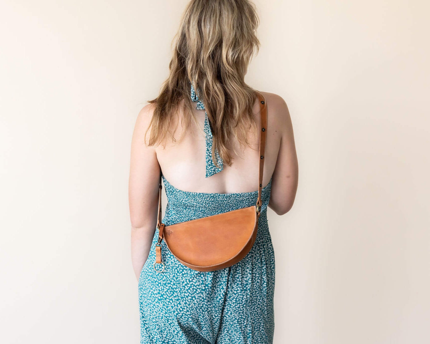 Small honey leather pouch, crossbody bag