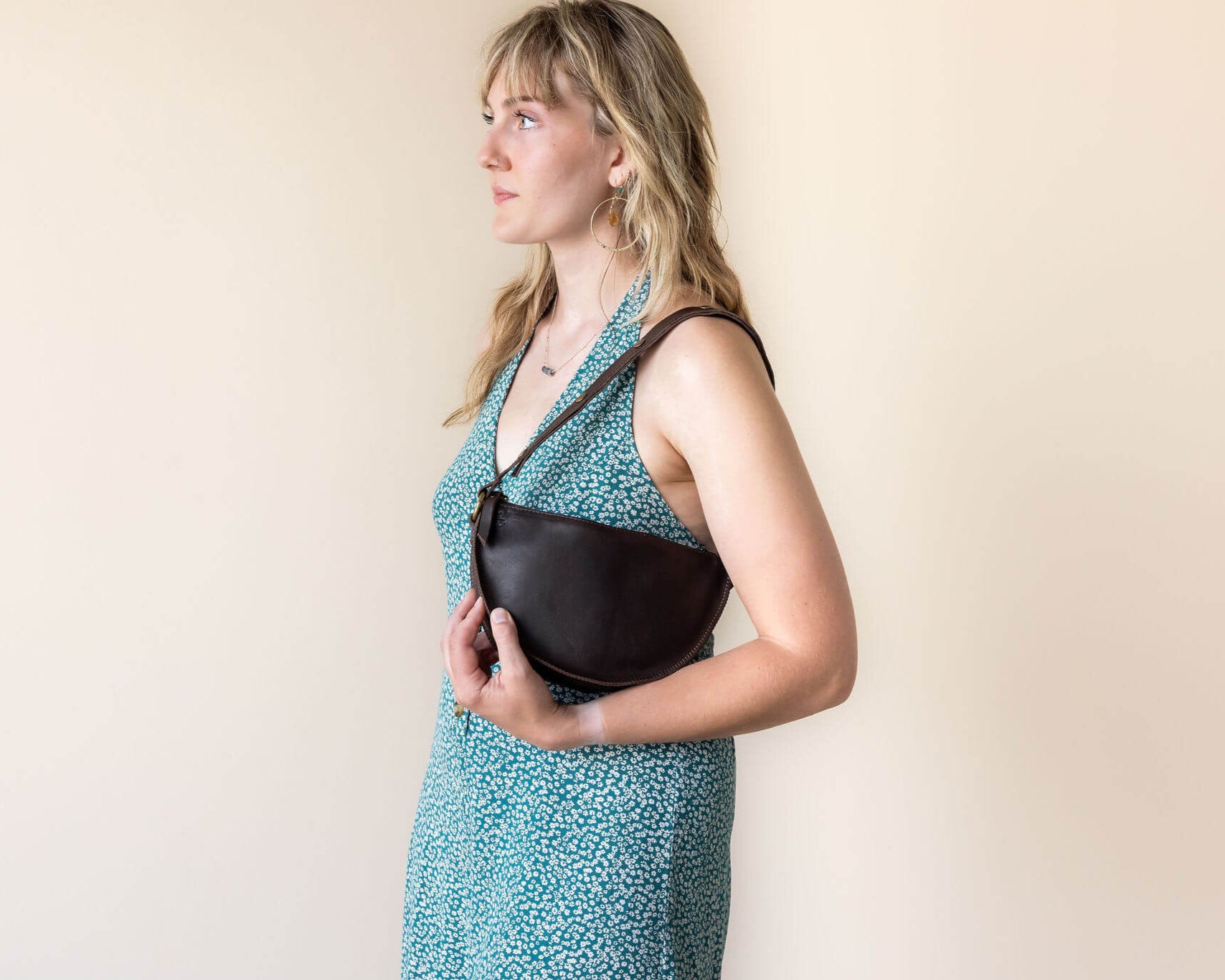 Small dark brown leather bag, shoulder bag