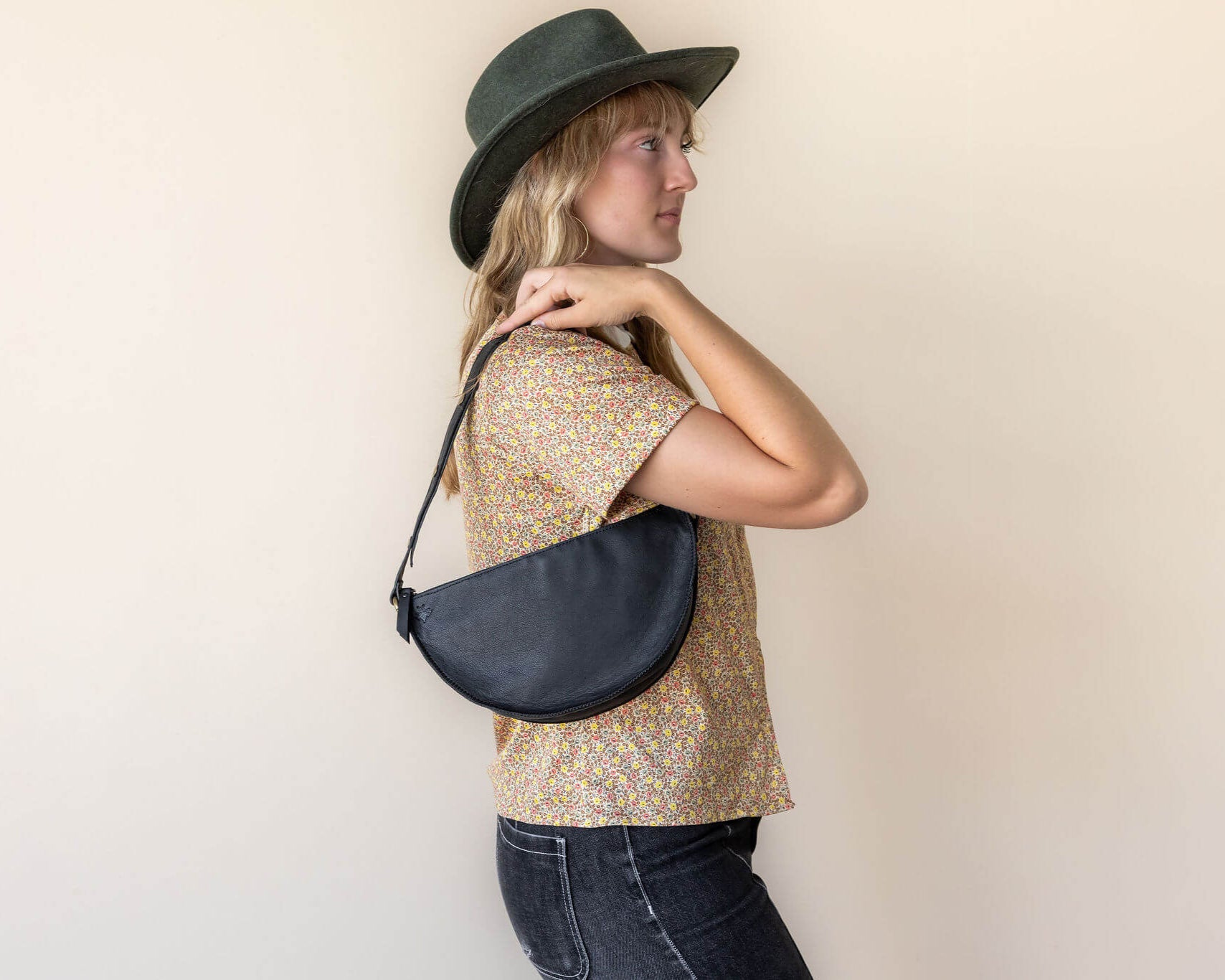 Medium black leather shoulder bag