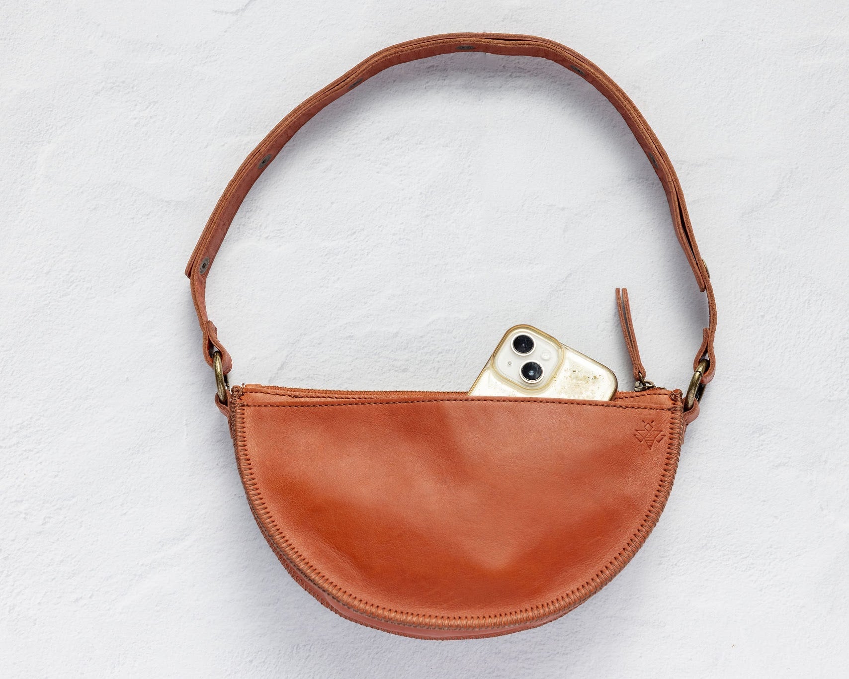 Back of the Woven Terracotta & Seashell Bee showing the phone pocket