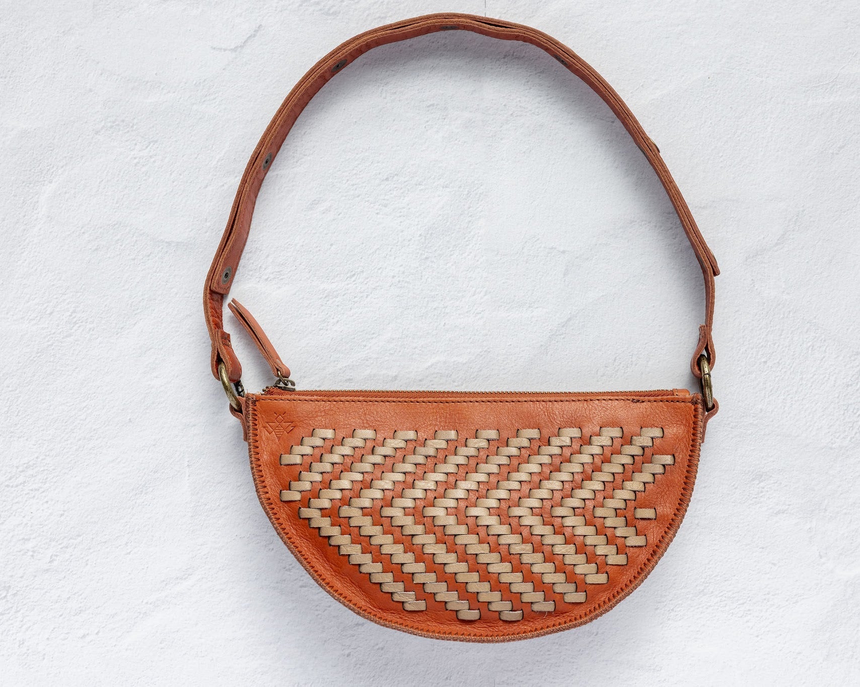 The Woven Terracotta & Seashell Bee, front view