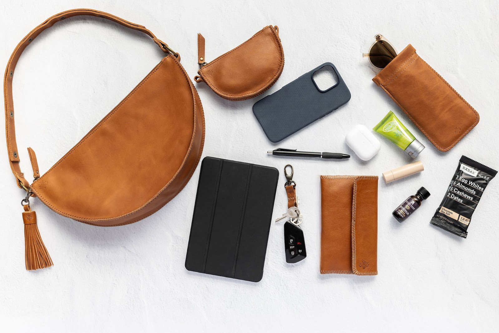 What fits inside the Woven Sage & Espresso Queen Bee