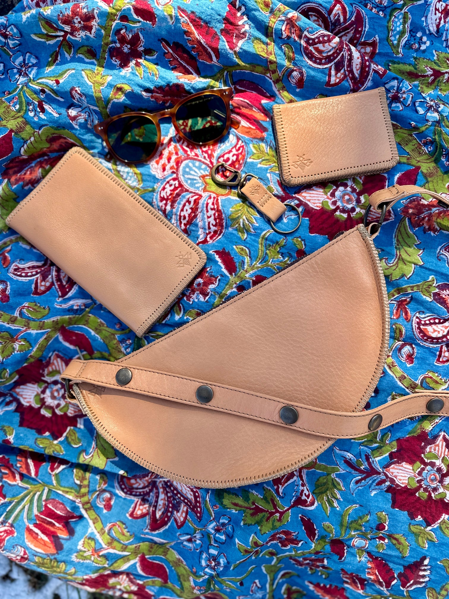 Handcrafted Leather Bags and Wallets Lyons Leather Co.