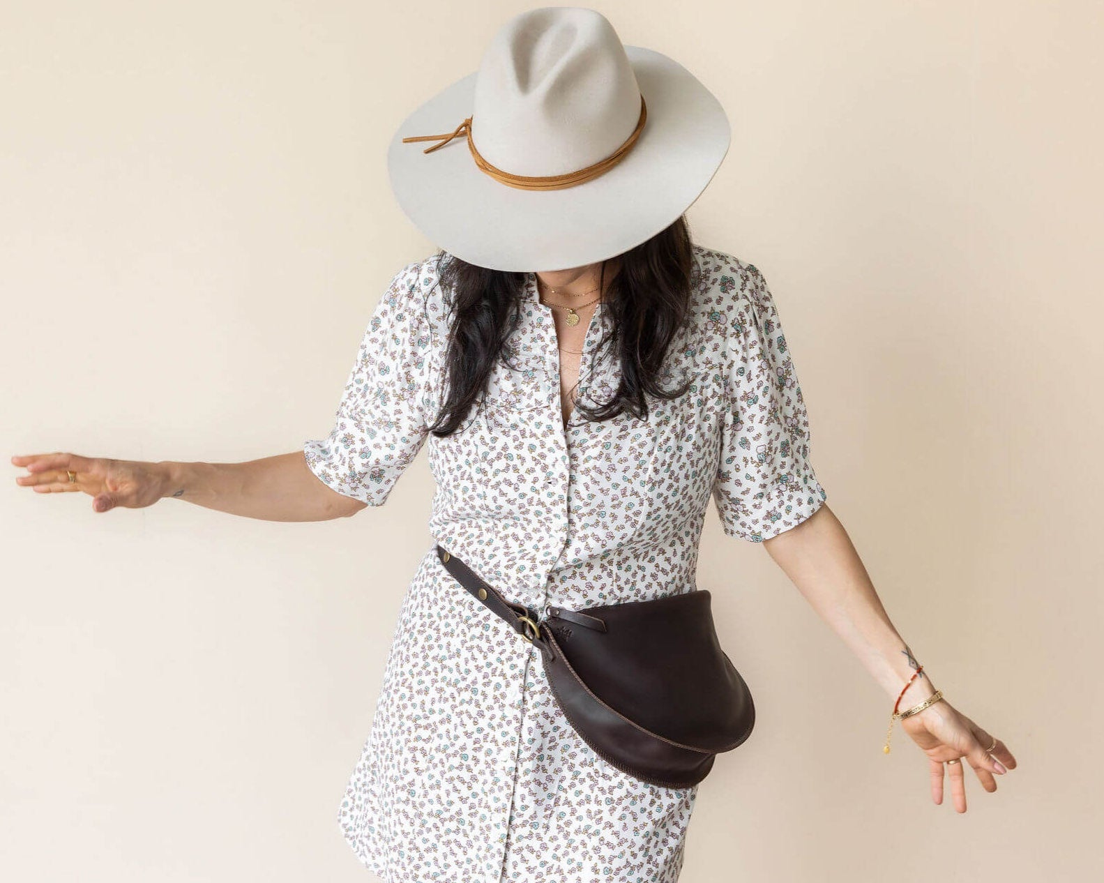 Large dark brown leather bag, fanny pack