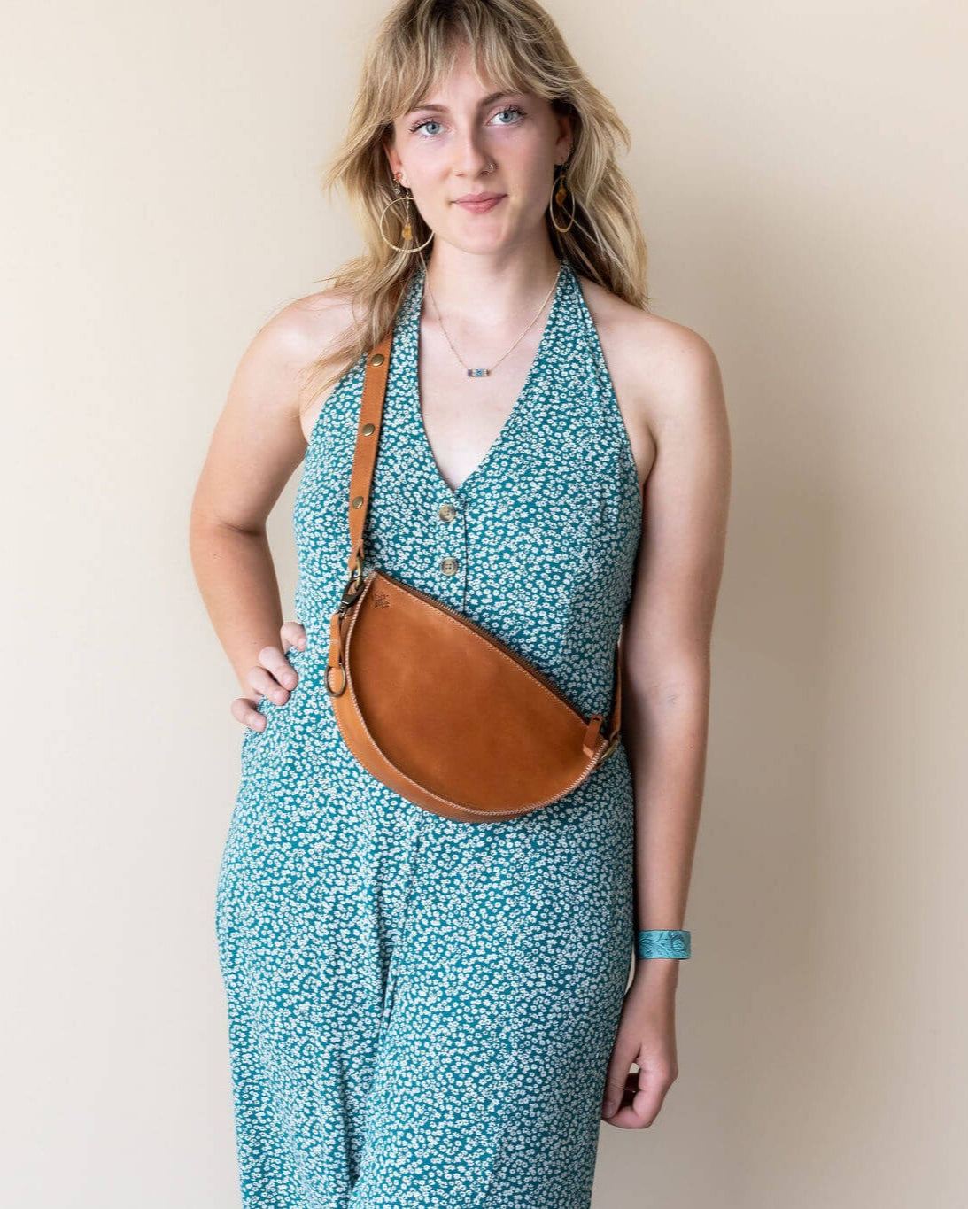 Small honey leather pouch, crossbody bag