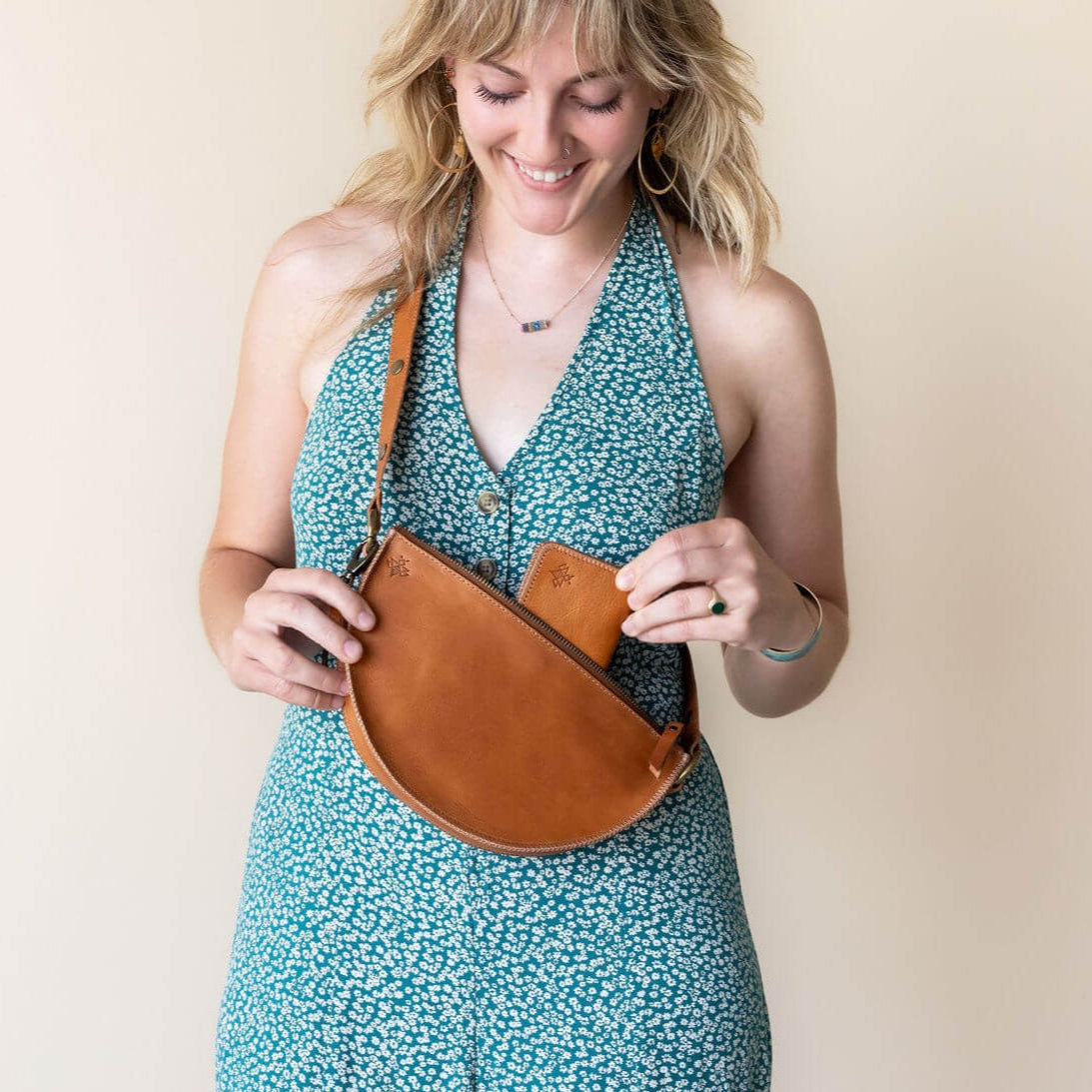 Small honey leather pouch, crossbody bag