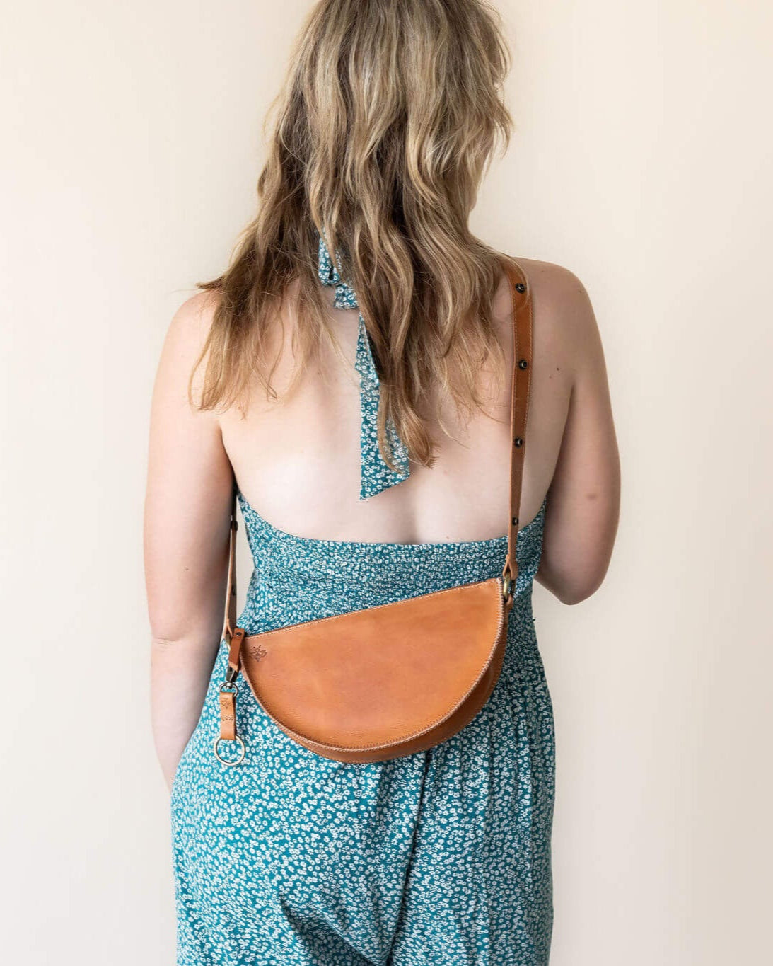 Small honey leather pouch, crossbody bag