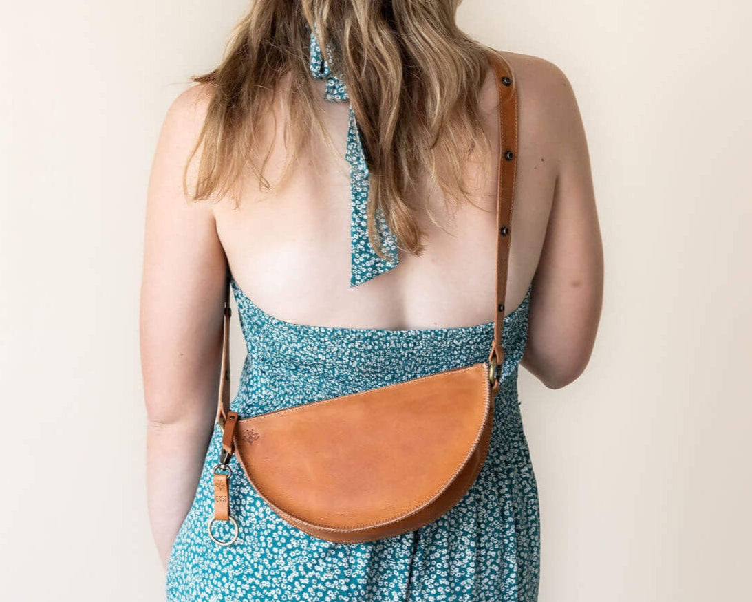 Small honey leather pouch, crossbody bag