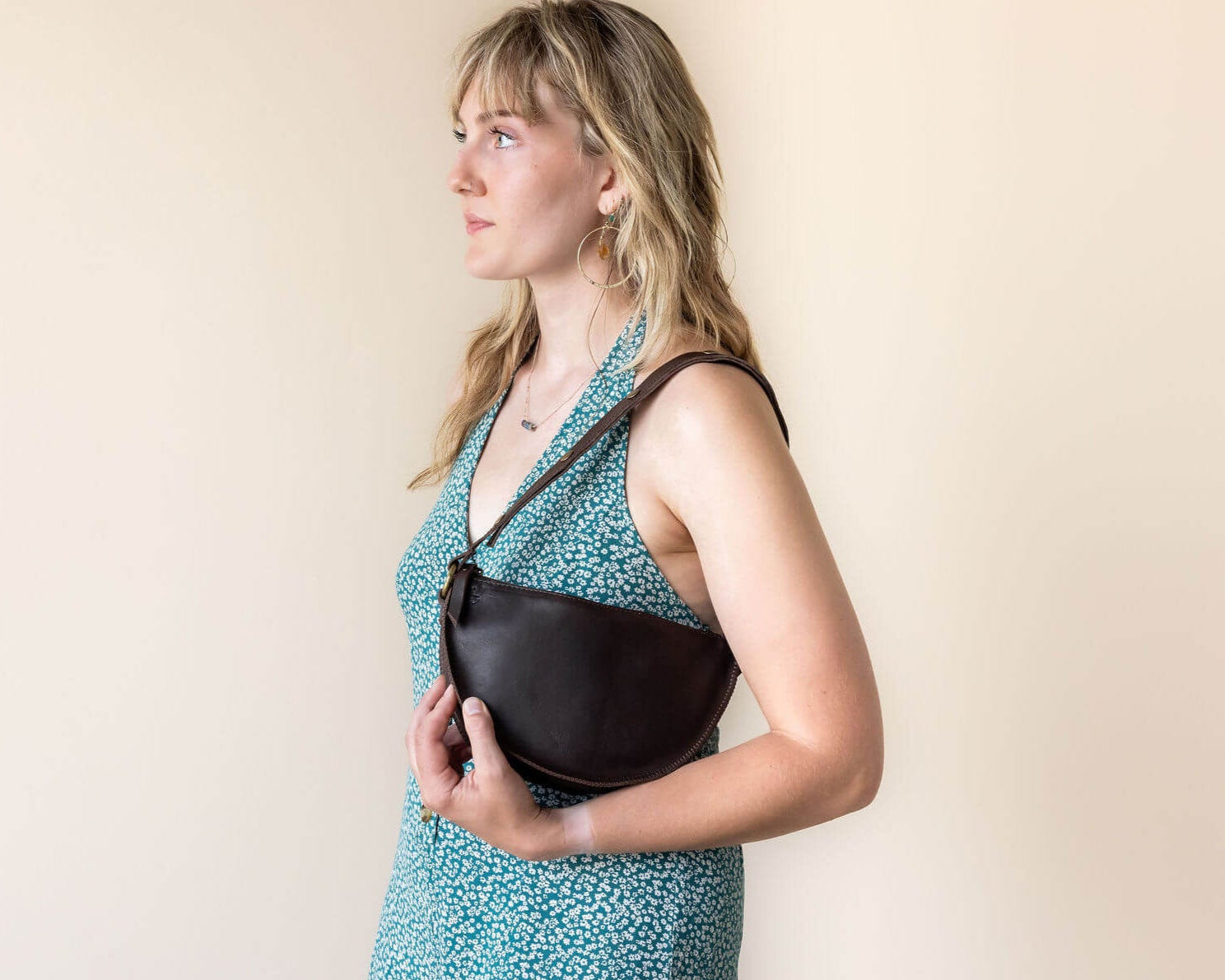 Small dark brown leather bag, shoulder bag