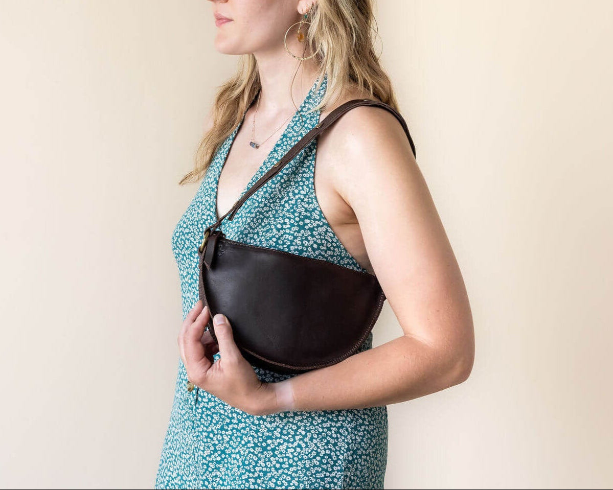 Small dark brown leather bag, shoulder bag