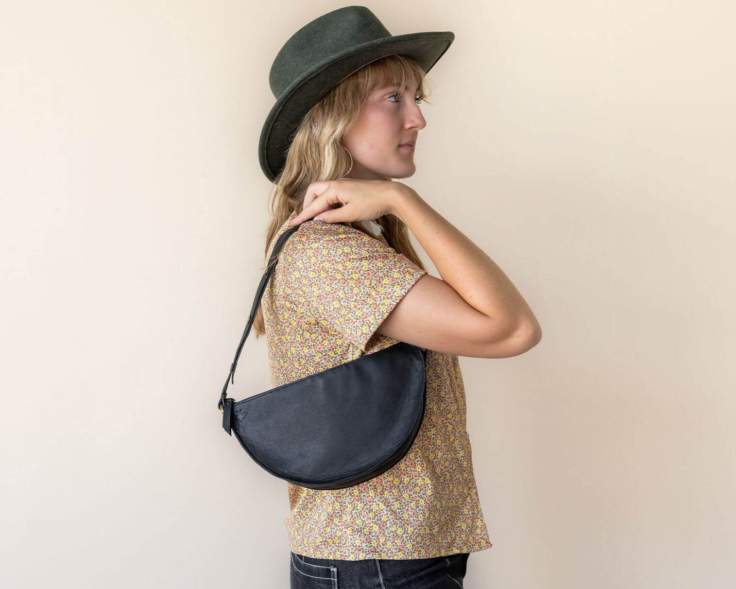 Medium black leather shoulder bag