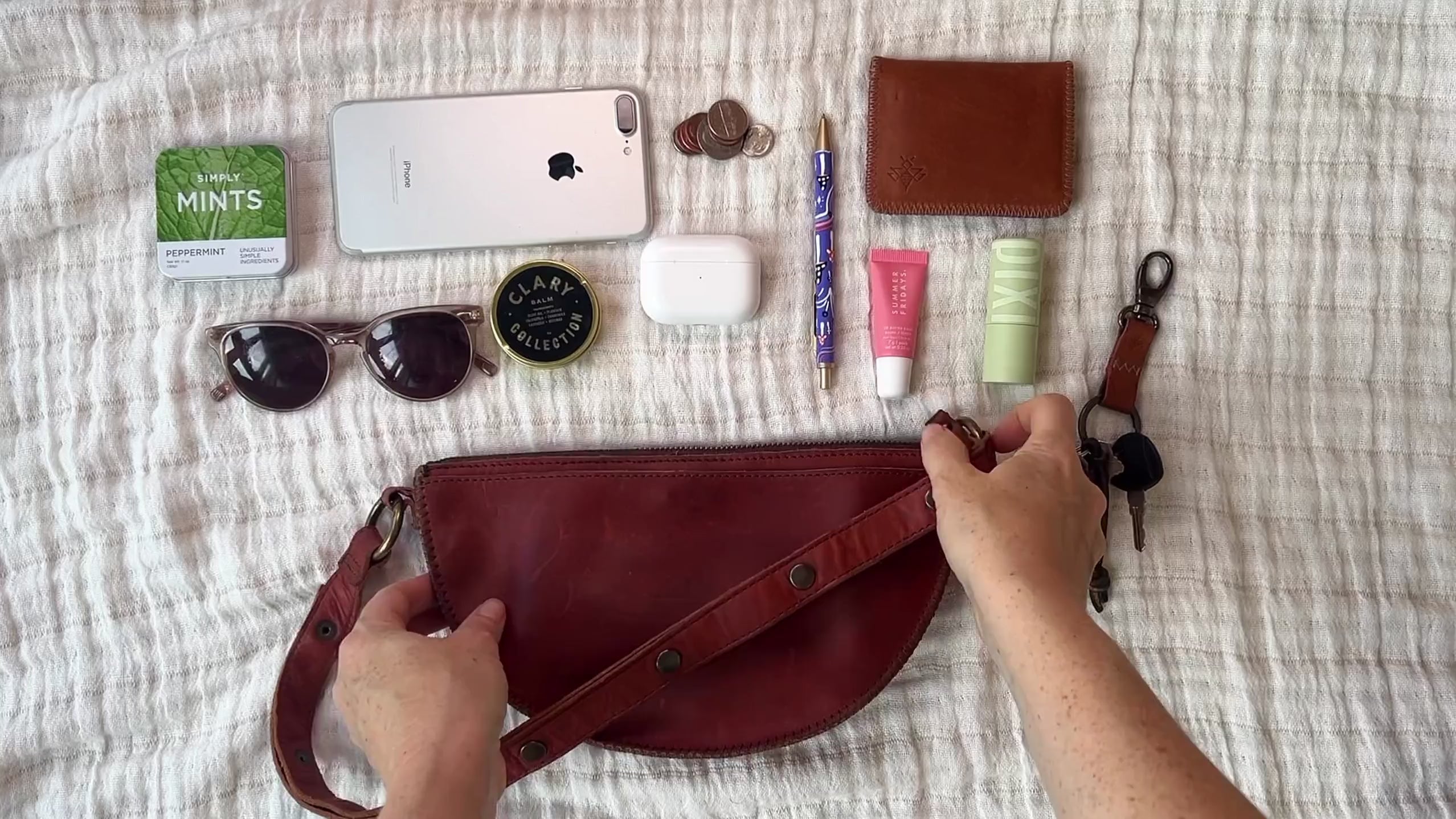 Small cognac leather bag packing video